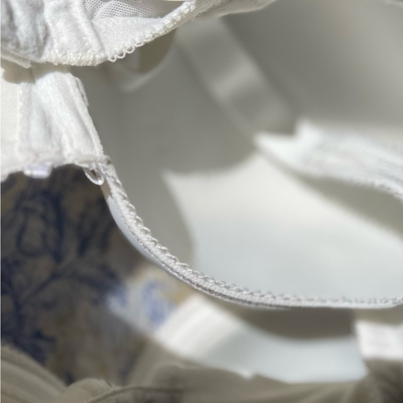 Wacoal Elegant White Lace Bra - Two - Picture 4 of 4